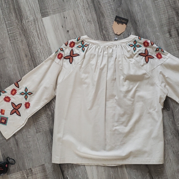 Ivory embroidered blouse - Picture 3 of 3